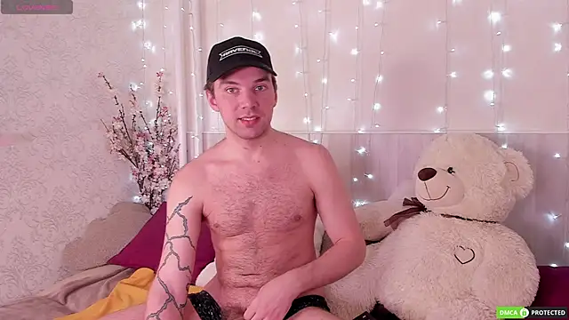 ArthurWhitee online show from November 2025 08:46:01 AM