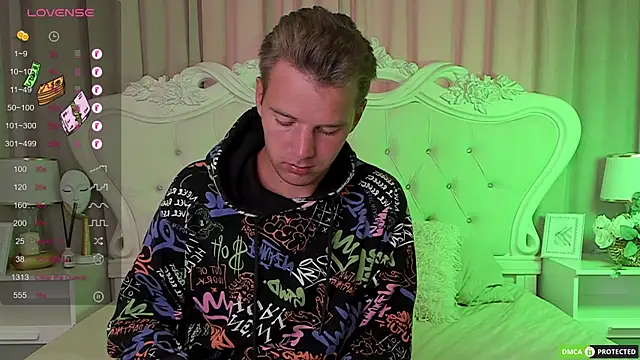 ArthurWhitee online show from November 2025 08:28:01 AM