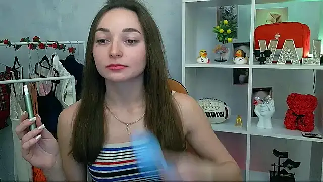  Barbie Kiss  online show from February 2026 03:39:01 PM