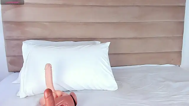 Snapshot of IsabellaJonns chatting on February 2025 04:22:02 AM IsabellaJonns online show from February 2025 04:22:02 AM