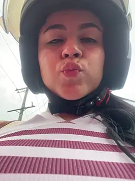 CoralineKam1 online show from January 2025 11:00:01 PM