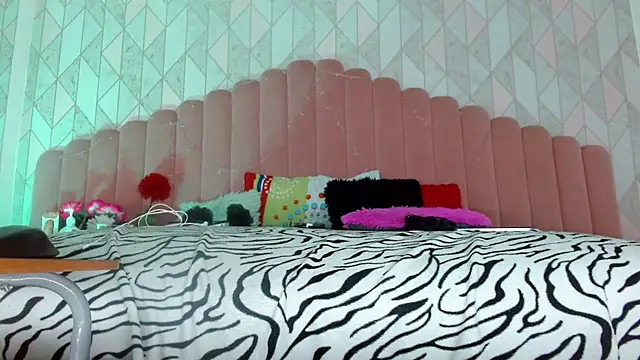 Snapshot of angelyy_02 chatting on December 2024 03:48:01 AM angelyy 02 online show from December 2024 03:48:01 AM