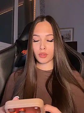 EricaWalls online show from April 2026 08:33:01 PM