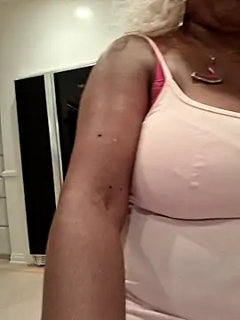 Snapshot of XXXLollipopsJuicy chatting on October 2025 04:10:01 AM XXXLollipopsJuicy online show from October 2025 04:10:01 AM