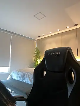 Laisabrazil online show from November 2025 04:18:02 PM