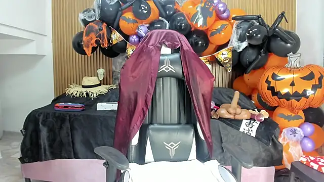 Danna topless online show from October 2025 12:02:02 PM