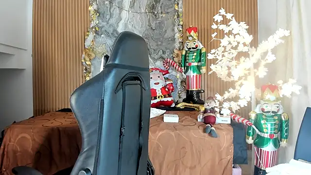 Danna topless online show from December 2025 12:02:02 PM