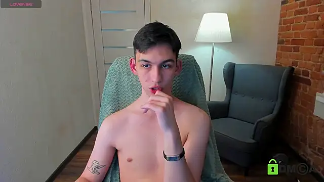 Snapshot of Ul_Tima chatting on December 2024 08:43:02 PM Ul Tima online show from December 2024 08:43:02 PM