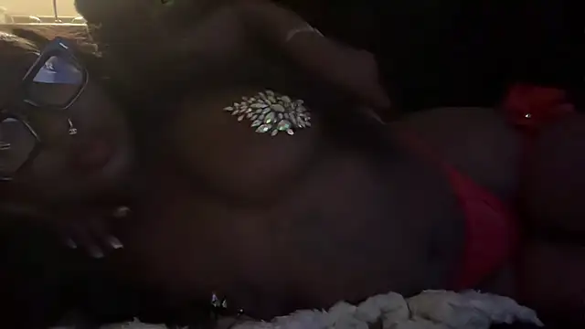 Snapshot of londonsfantasy chatting on November 2025 09:44:02 AM londonsfantasy online show from November 2025 09:44:02 AM