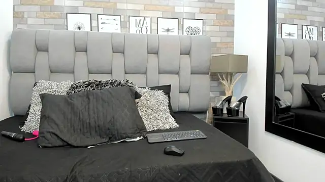 Snapshot of KariinaTaylor chatting on June 2026 07:02:02 PM KariinaTaylor online show from June 2026 07:02:02 PM