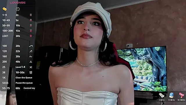 Snapshot of Charlotte_greys chatting on February 2025 10:31:01 PM Charlotte greys online show from February 2025 10:31:01 PM