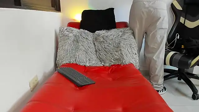 julian wallace online show from April 2026 07:58:01 PM