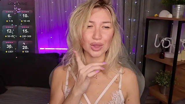 MilaBott online show from November 2025 08:20:01 PM