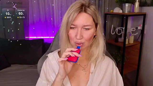 MilaBott online show from November 2025 08:20:02 PM