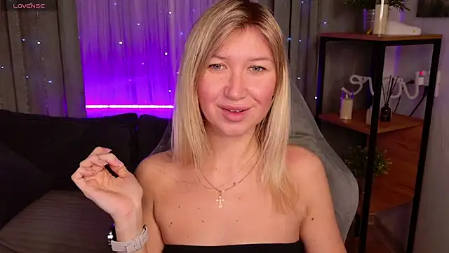 MilaBott online show from December 2025 07:51:01 PM