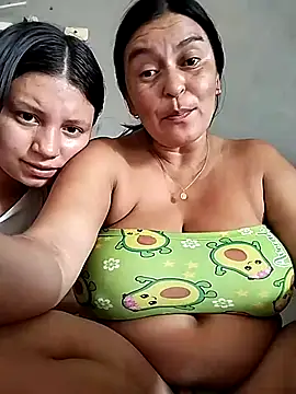 Snapshot of Horny-Mommy-Dirty chatting on October 2025 03:40:01 PM Horny-Mommy-Dirty online show from October 2025 03:40:01 PM