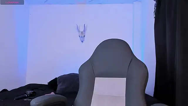 Snapshot of Aliz01 chatting on December 2025 11:11:01 PM Aliz01 online show from December 2025 11:11:01 PM