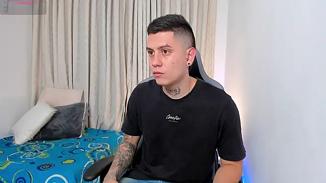 Snapshot of Yeiko_Romero_ chatting on December 2024 11:17:02 PM Yeiko Romero online show from December 2024 11:17:02 PM