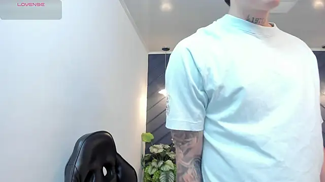 Snapshot of Yeiko_Romero_ chatting on February 2025 05:14:01 PM Yeiko Romero online show from February 2025 05:14:01 PM