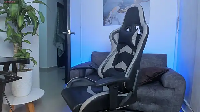 Yeiko Romero  online show from September 2025 04:32:02 PM