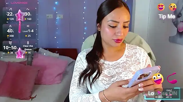 Snapshot of Paulina_627 chatting on October 2025 04:53:02 PM Paulina 627 online show from October 2025 04:53:02 PM