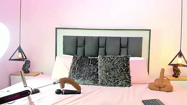 Ayla martinez online show from October 2025 01:57:01 AM