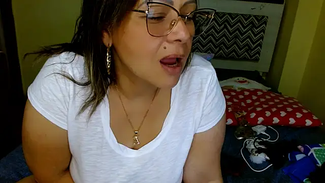 Snapshot of milf_ann48 chatting on December 2024 05:31:01 AM milf ann48 online show from December 2024 05:31:01 AM