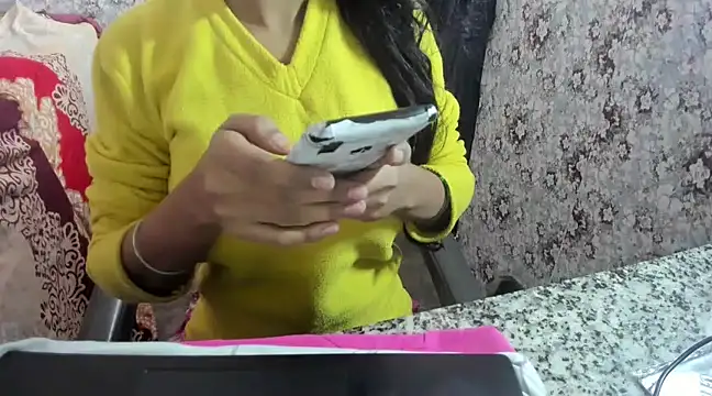 Snapshot of aarjulove chatting on January 2025 08:27:02 AM aarjulove online show from January 2025 08:27:02 AM