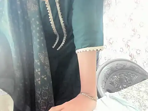 Snapshot of aarjulove chatting on January 2025 08:40:02 AM aarjulove online show from January 2025 08:40:02 AM