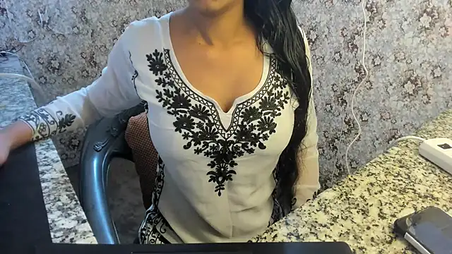 Snapshot of aarjulove chatting on February 2025 06:20:01 AM aarjulove online show from February 2025 06:20:01 AM