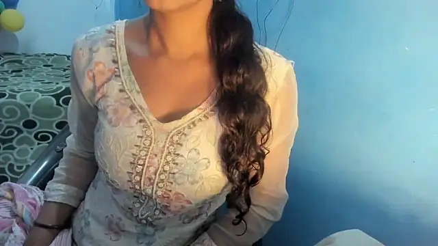 aarjulove online show from February 2026 03:52:01 PM