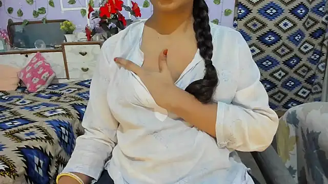 Snapshot of aarjulove chatting on July 2026 12:42:01 PM aarjulove online show from July 2026 12:42:01 PM
