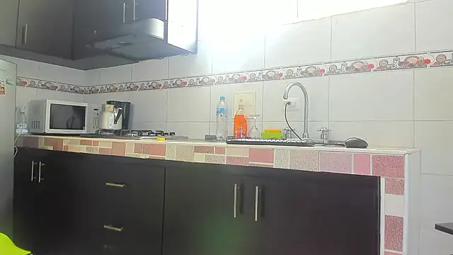 Snapshot of Emma-evans chatting on October 2025 03:00:02 PM Emma-evans online show from October 2025 03:00:02 PM