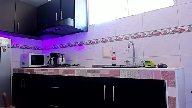 Snapshot of Emma-evans chatting on November 2025 02:30:01 PM Emma-evans online show from November 2025 02:30:01 PM