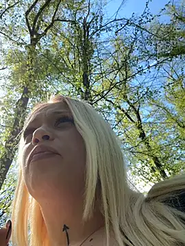 KimPoshhh online show from April 2026 08:35:02 AM