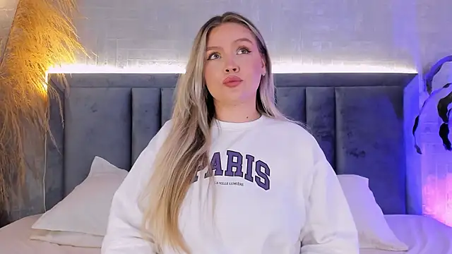 Snapshot of GaiaBaker chatting on February 2026 02:11:02 PM GaiaBaker online show from February 2026 02:11:02 PM