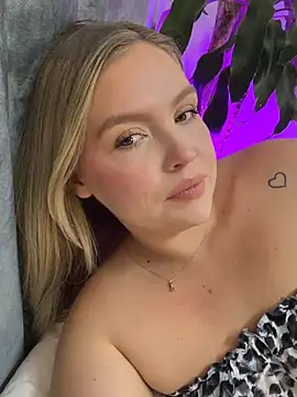 Snapshot of GaiaBaker chatting on February 2026 02:13:01 PM GaiaBaker online show from February 2026 02:13:01 PM