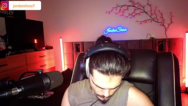 Snapshot of JordanShow chatting on February 2026 10:13:01 PM JordanShow online show from February 2026 10:13:01 PM