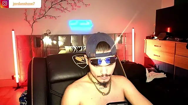 Snapshot of JordanShow chatting on February 2026 04:08:01 AM JordanShow online show from February 2026 04:08:01 AM