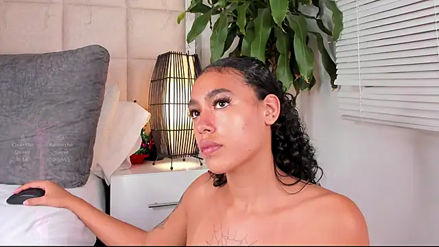 Nia Bunny online show from December 2024 05:53:02 PM