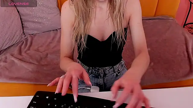 Diana Garrett online show from November 2025 01:39:01 AM