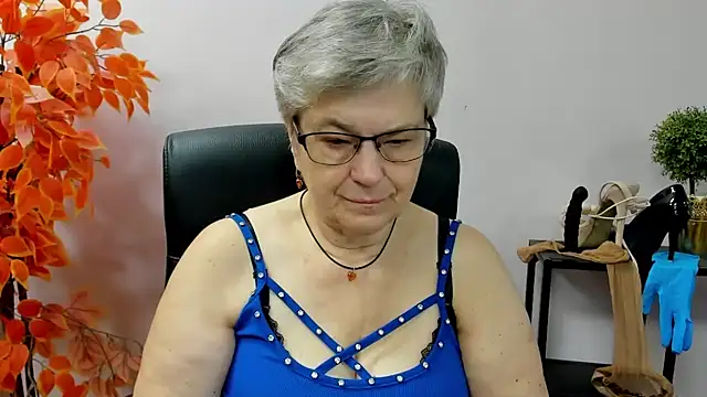 Snapshot of IrisDream chatting on September 2025 06:17:01 AM IrisDream online show from September 2025 06:17:01 AM