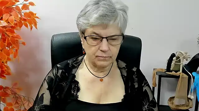 Snapshot of IrisDream chatting on September 2025 06:17:01 AM IrisDream online show from September 2025 06:17:01 AM