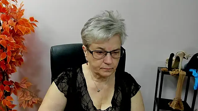 Snapshot of IrisDream chatting on October 2025 06:22:02 AM IrisDream online show from October 2025 06:22:02 AM