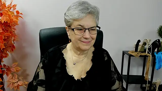 Snapshot of IrisDream chatting on October 2025 07:21:02 AM IrisDream online show from October 2025 07:21:02 AM