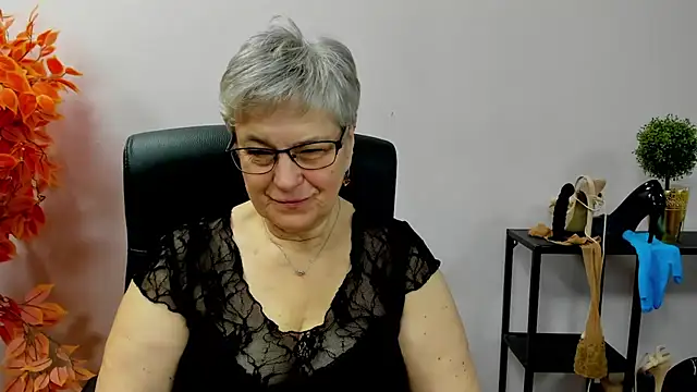 Snapshot of IrisDream chatting on October 2025 07:20:01 AM IrisDream online show from October 2025 07:20:01 AM