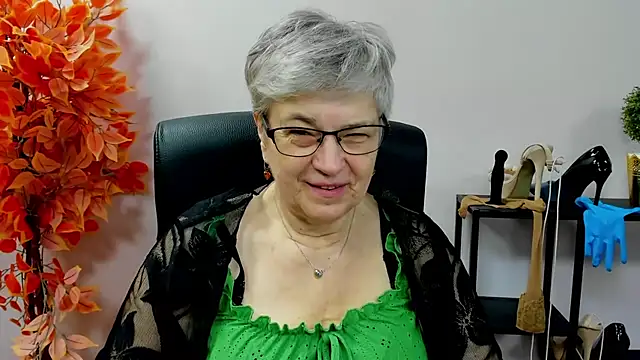 Snapshot of IrisDream chatting on November 2025 07:18:02 AM IrisDream online show from November 2025 07:18:02 AM