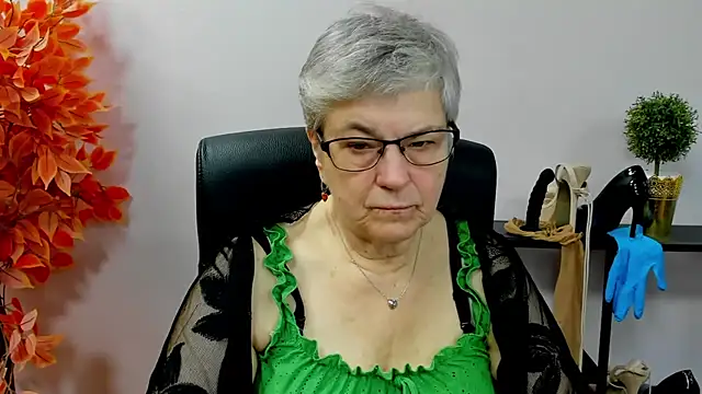 Snapshot of IrisDream chatting on November 2025 07:30:02 AM IrisDream online show from November 2025 07:30:02 AM