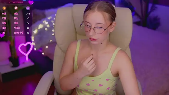 SilverrMoon online show from November 2025 01:58:02 PM