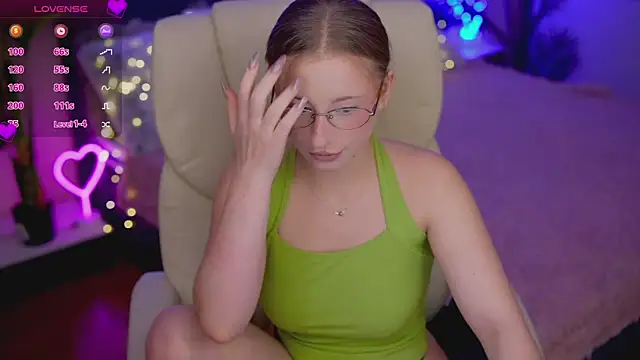 SilverrMoon online show from December 2025 07:42:02 PM